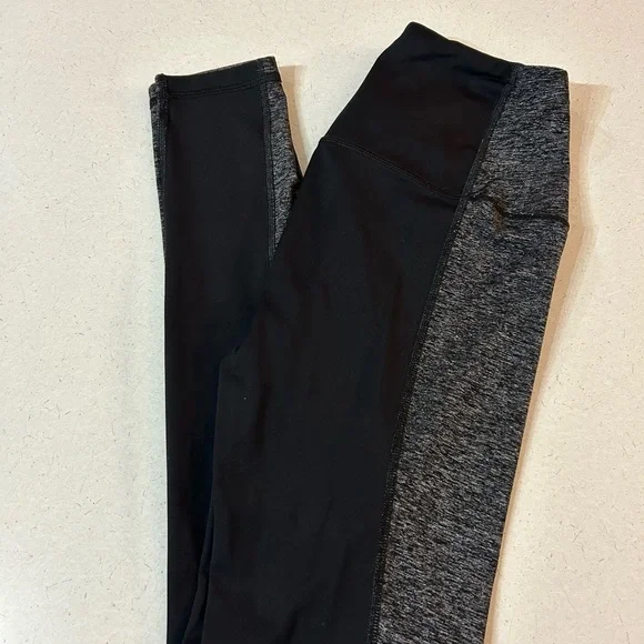 Set of two Victoria Secret leggings excellent - Picture 8 of 12